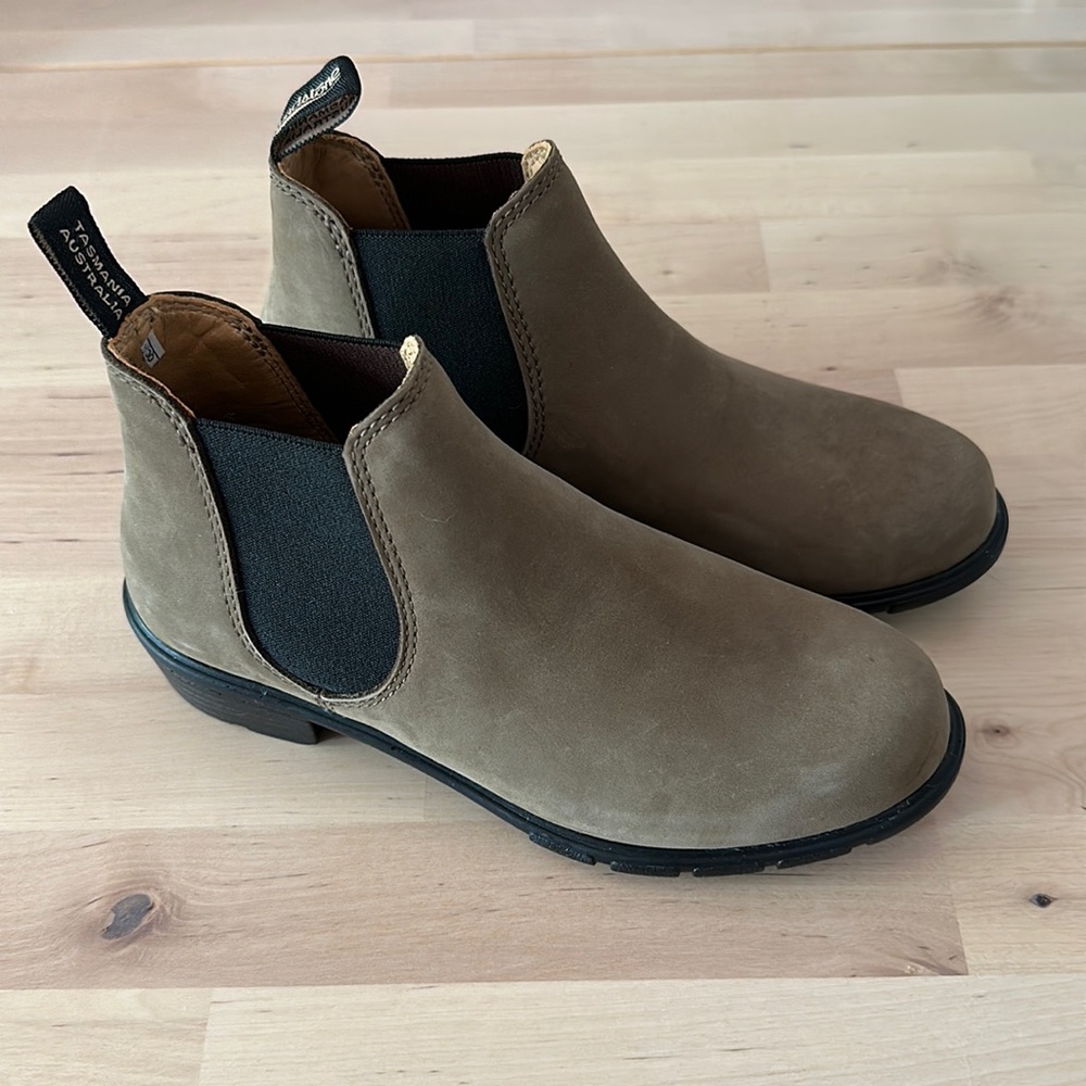 Blundstone 1974 Ankle Chelsea Boot Stone New Without Box